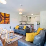 Apartmán 74 - Affordable 3 Bed With Parking