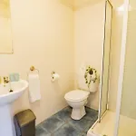 شقة 74 - Affordable 3 Bed With Parking *
