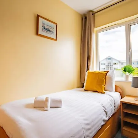 74 - Affordable 3 Bed With Parking Διαμέρισμα Γκάλγουεϊ
