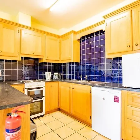74 - Affordable 3 Bed With Parking Apartment