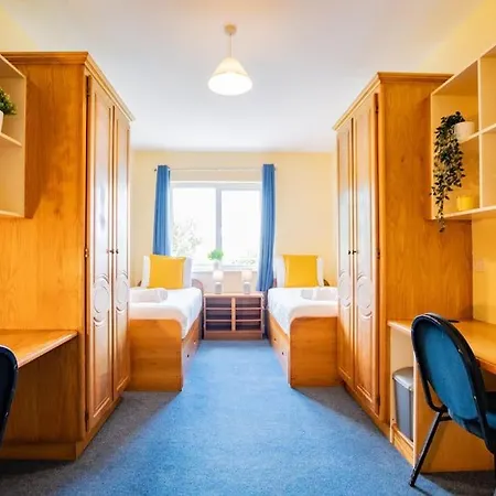 74 - Affordable 3 Bed With Parking Διαμέρισμα