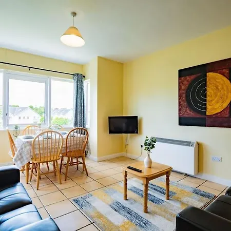74 - Affordable 3 Bed With Parking Διαμέρισμα *