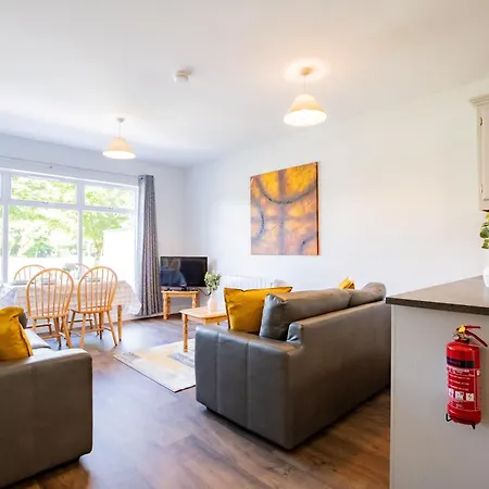 74 - Affordable 3 Bed With Parking Appartamento *
