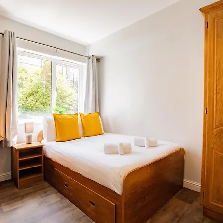74 - Affordable 3 Bed With Parking *