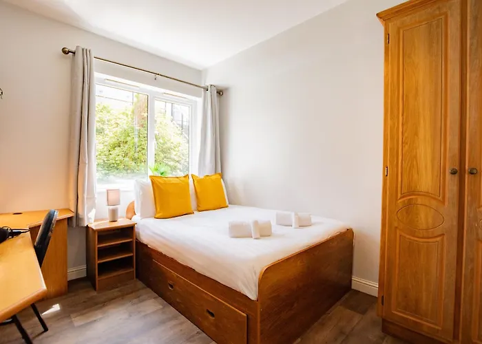 74 - Affordable 3 Bed With Parking *